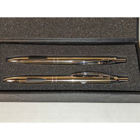 Hallmark Movie & Mysteries Movie Cues & Crossword Game Mint - Picture 7 of 10